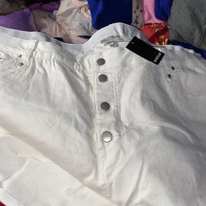 NWT AVENUE WHITE CROPPED JEANS 32